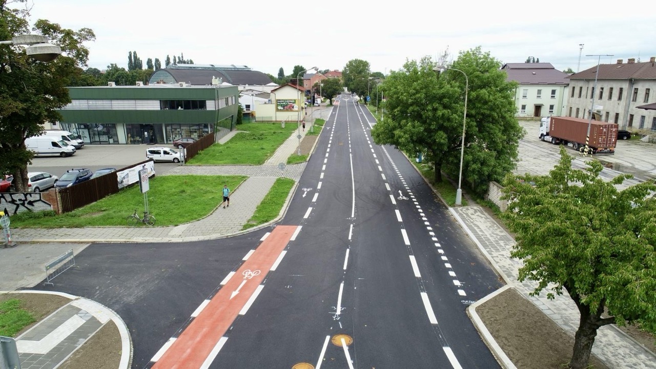 Olomouc – nová část Jantarové cyklostezky a rekonstrukce ul. Jeremenkova - Budowa dróg i mostów