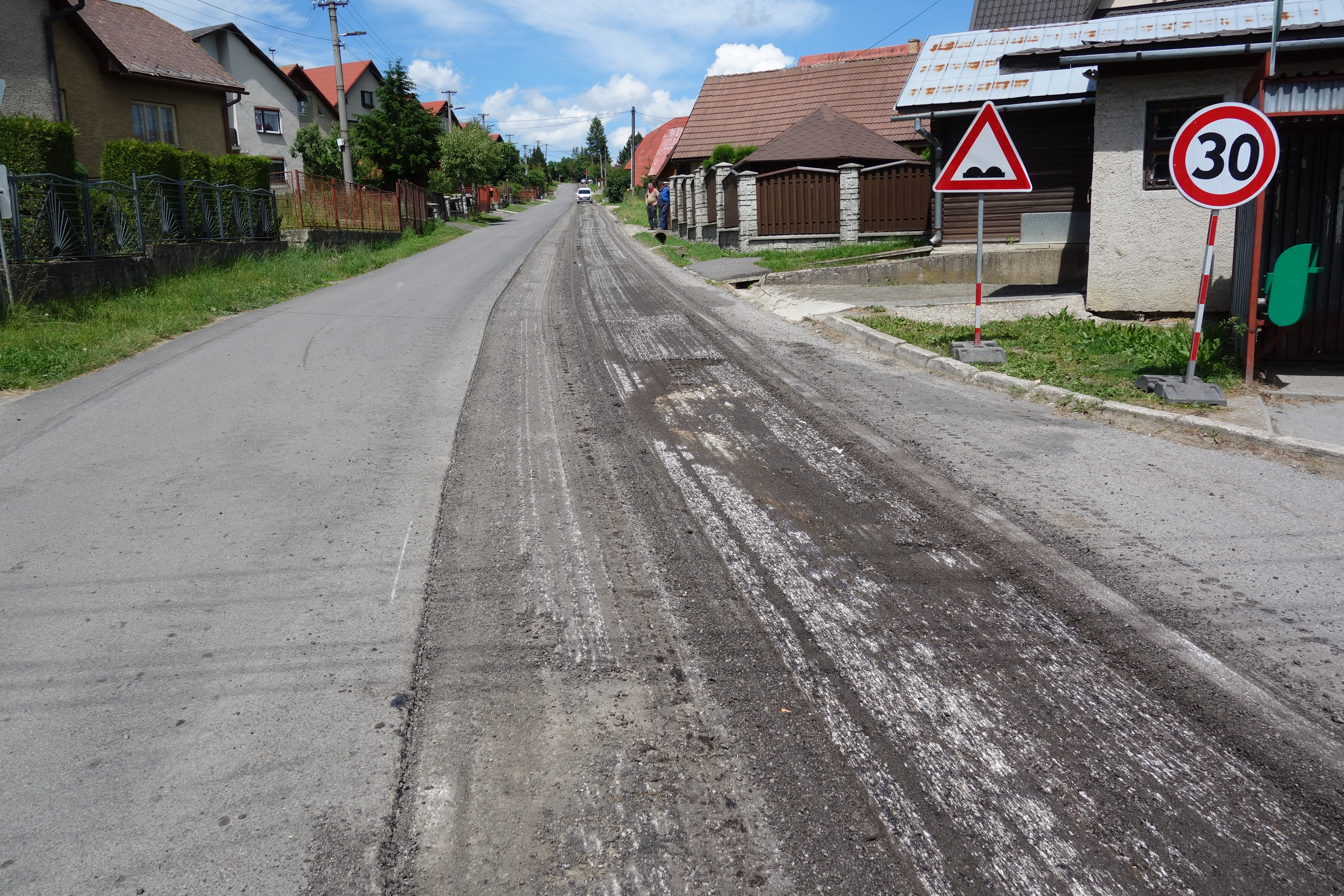 Rekonštrukcia cesty III/2284 Hruštín - Vaňovka - Budowa dróg i mostów