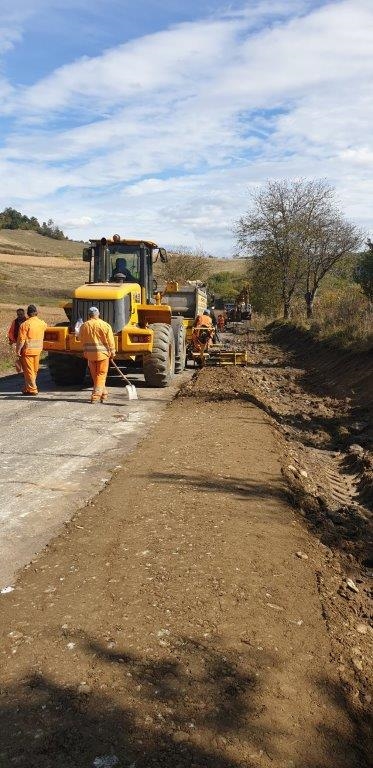 ,, Servicii de proiectare in faza de proiect tehnic (PT) si executia lucrarilor pentru proiectul ,, Reabilitare si modernizare DJ 141 Medias - Mosna - Pelisor - Barghis " - Budowa dróg i mostów