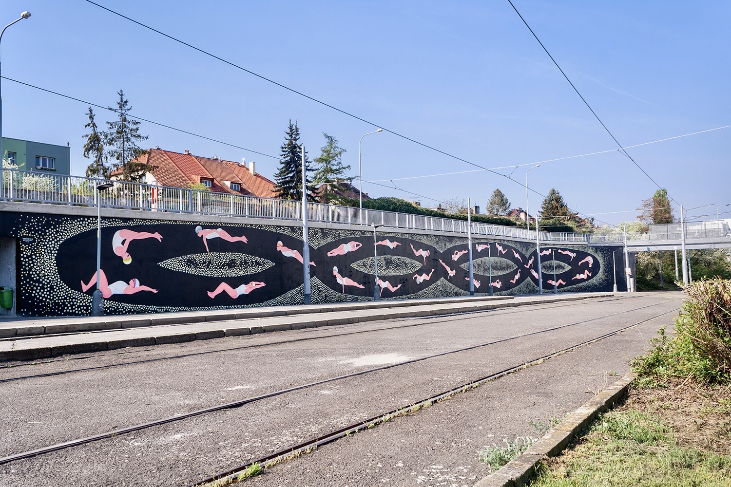 Praha 15, ul. Průmyslová – rekonstrukce opěrné zdi - Budowa dróg i mostów