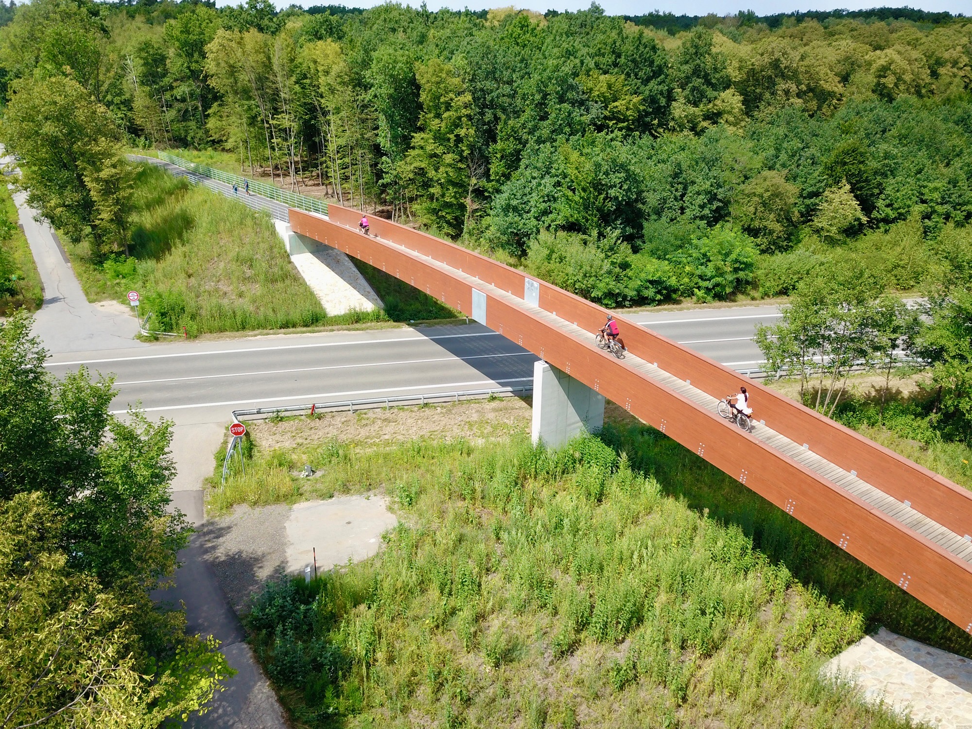 Hodonín – přemostění silnice I/55 – stavba lávky pro cyklisty a chodce - Budowa dróg i mostów