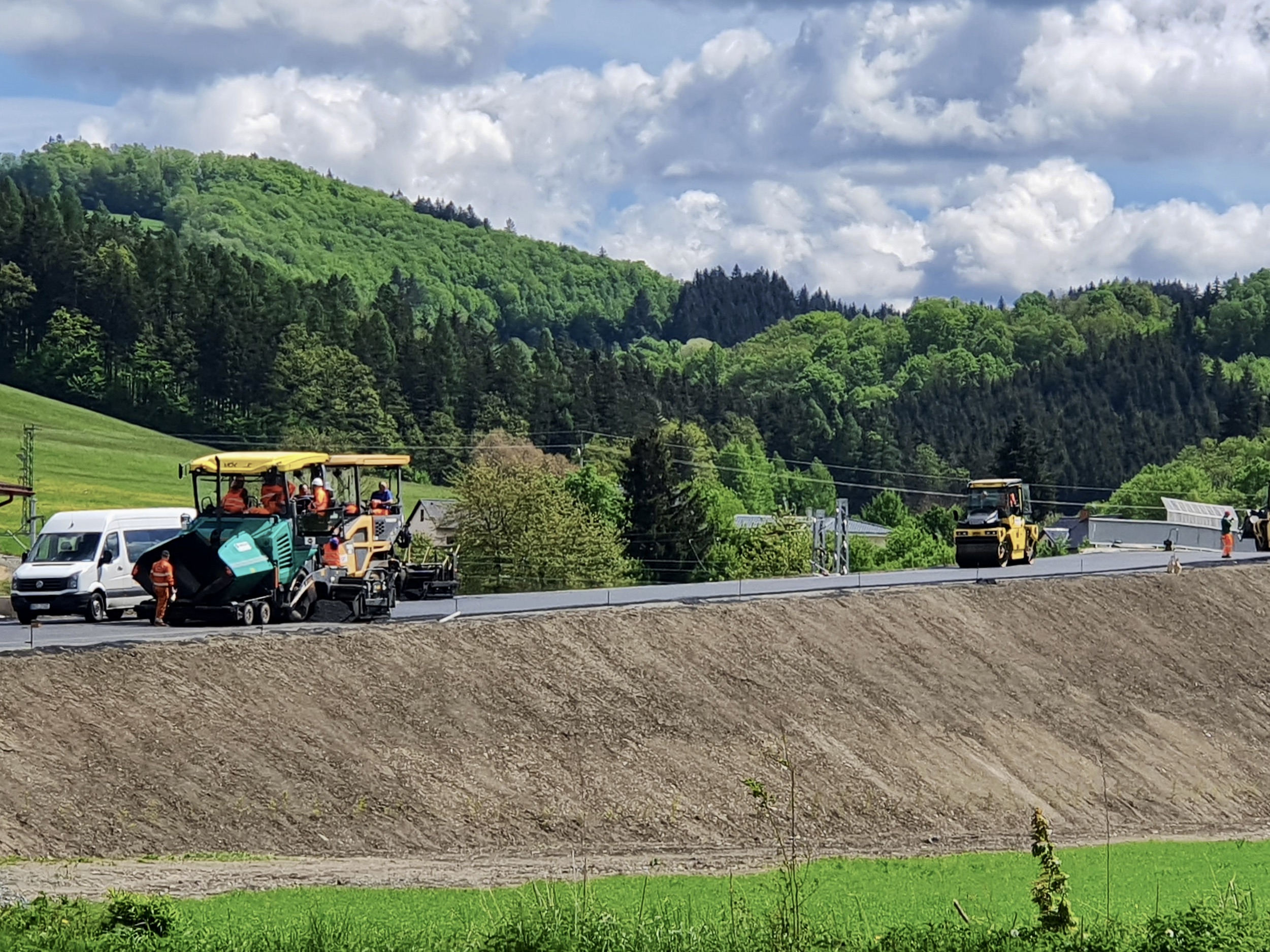 Silnice III/05736, Vsetín – sanace silničního tělesa, ul. Bobrky - Budowa dróg i mostów