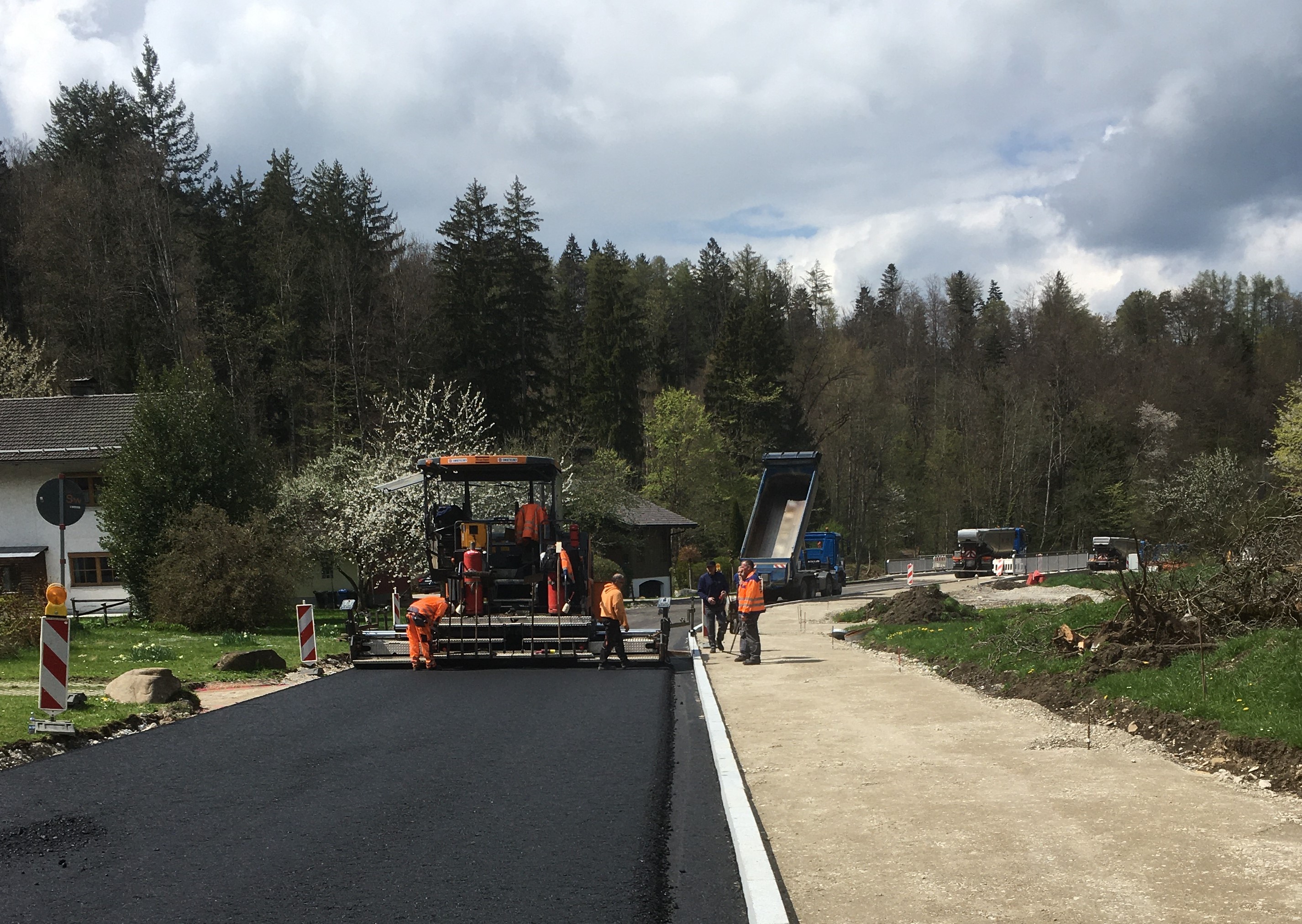 Vollsperrung der Staatsstraße zwischen Achthal und Oberteisendorf wird aufgehoben - DE