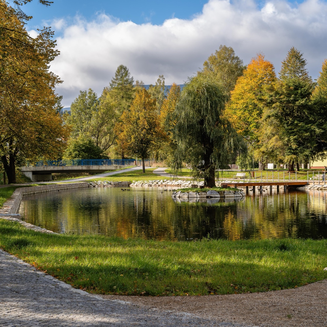 Jeseník – rekonstrukce vodní nádrže, ul. Denisova - Budowa dróg i mostów