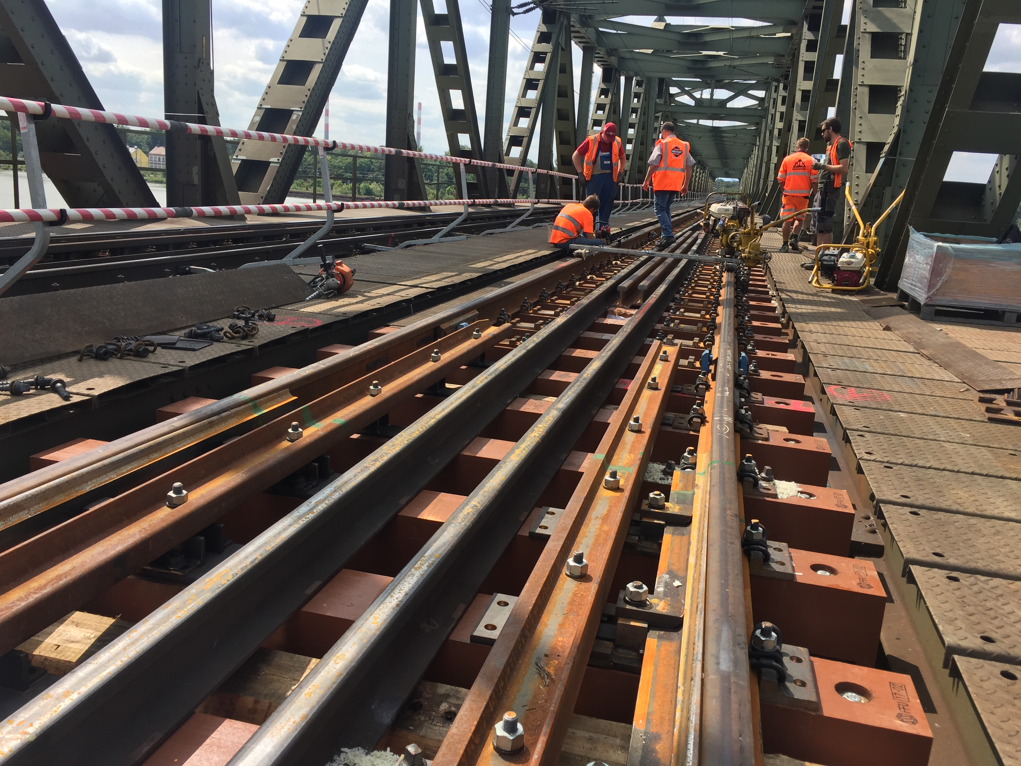 Brückenholztausch FFU Ostbahnbrücken - Budownictwo kolejowe