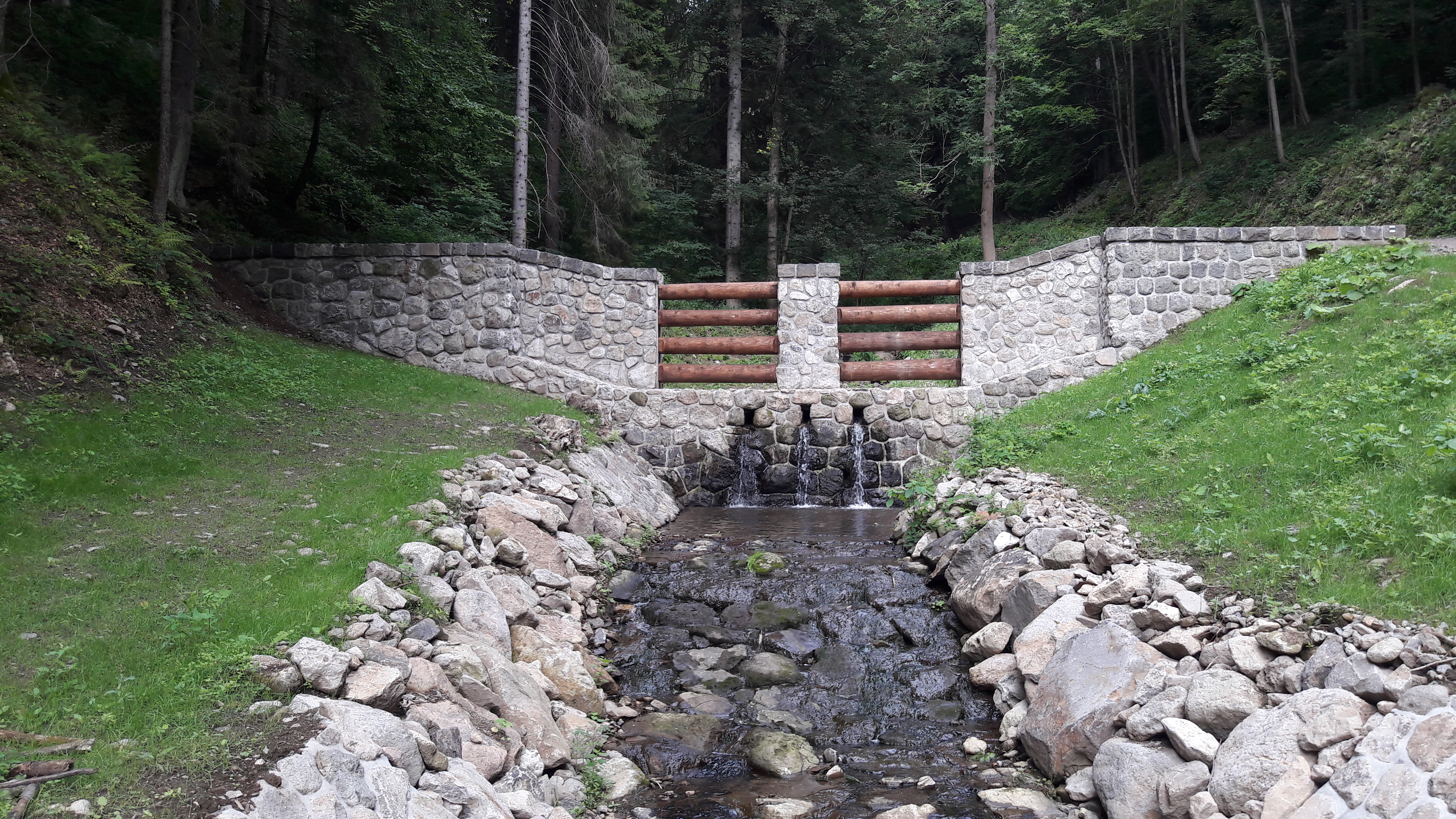 Protipovodňové opatrenia - rekonštrukcia prehrádzok v Krahuľskej doline - Budownictwo lądowe podziemne