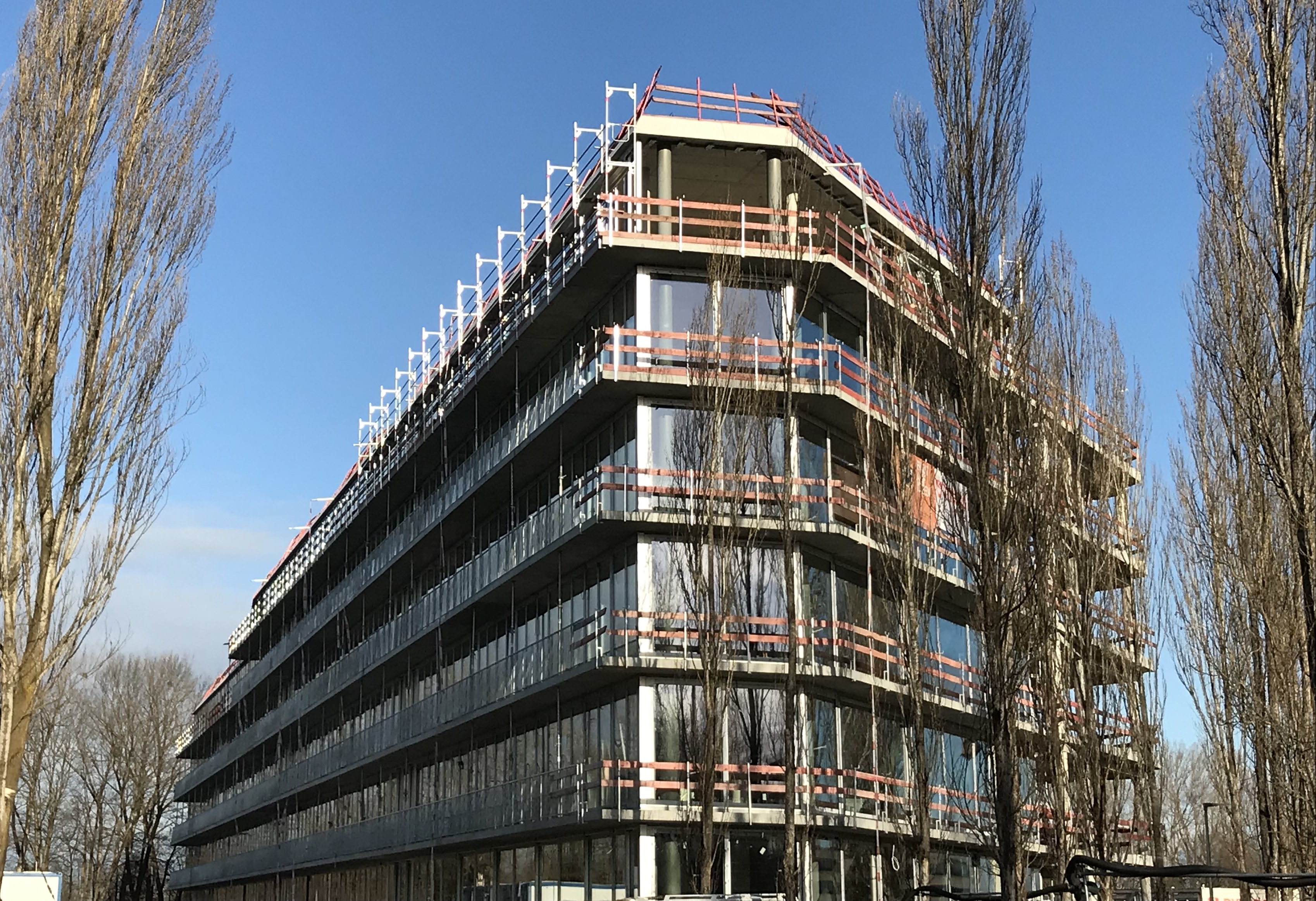 Hammerschmidt - Bürogebäude mit Dachterrasse und offenem Parkdeck - Budownictwo lądowe naziemne
