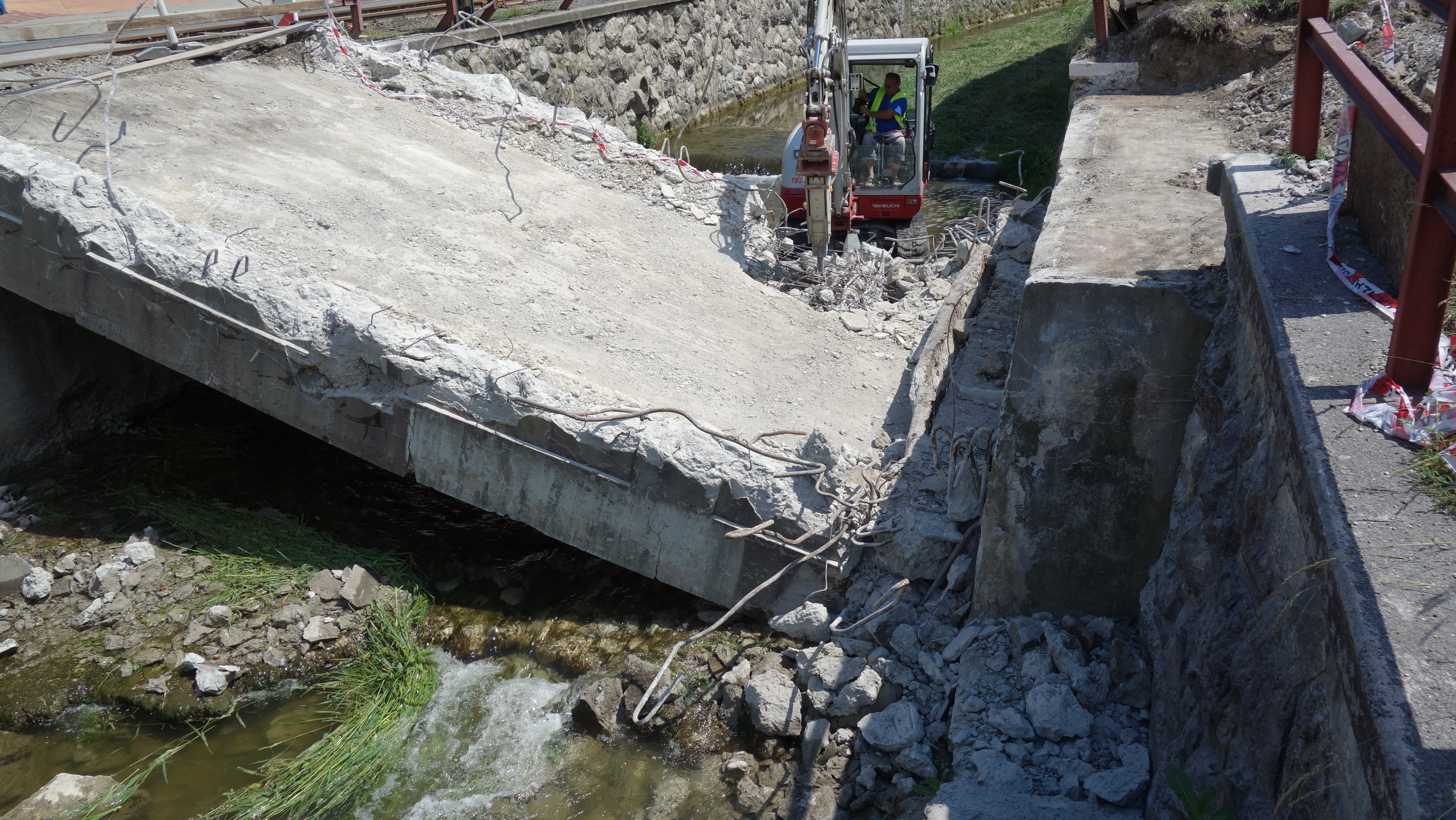 Prestavba mosta cez Tepličku v Trenčianskej Teplej - Budowa dróg i mostów