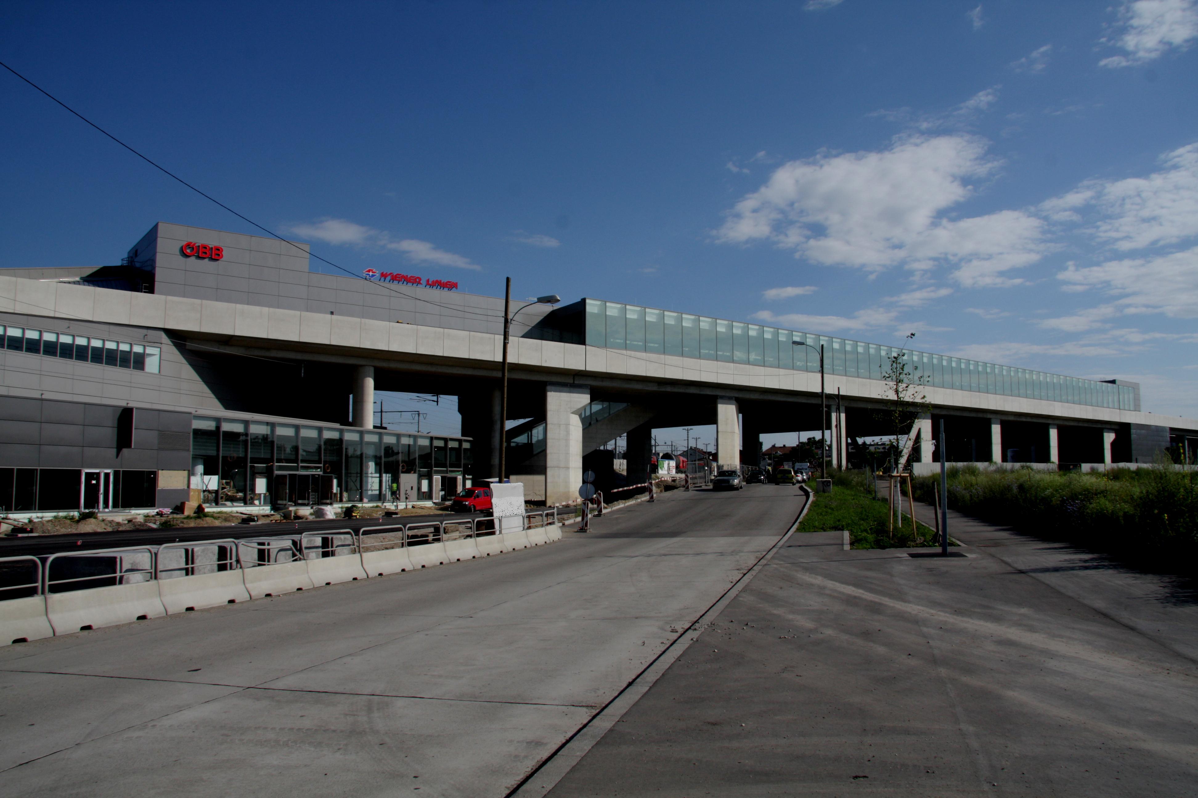 Wiener U-Bahnlinie 2, Baulos 8 - Stadlau - Budowa dróg i mostów