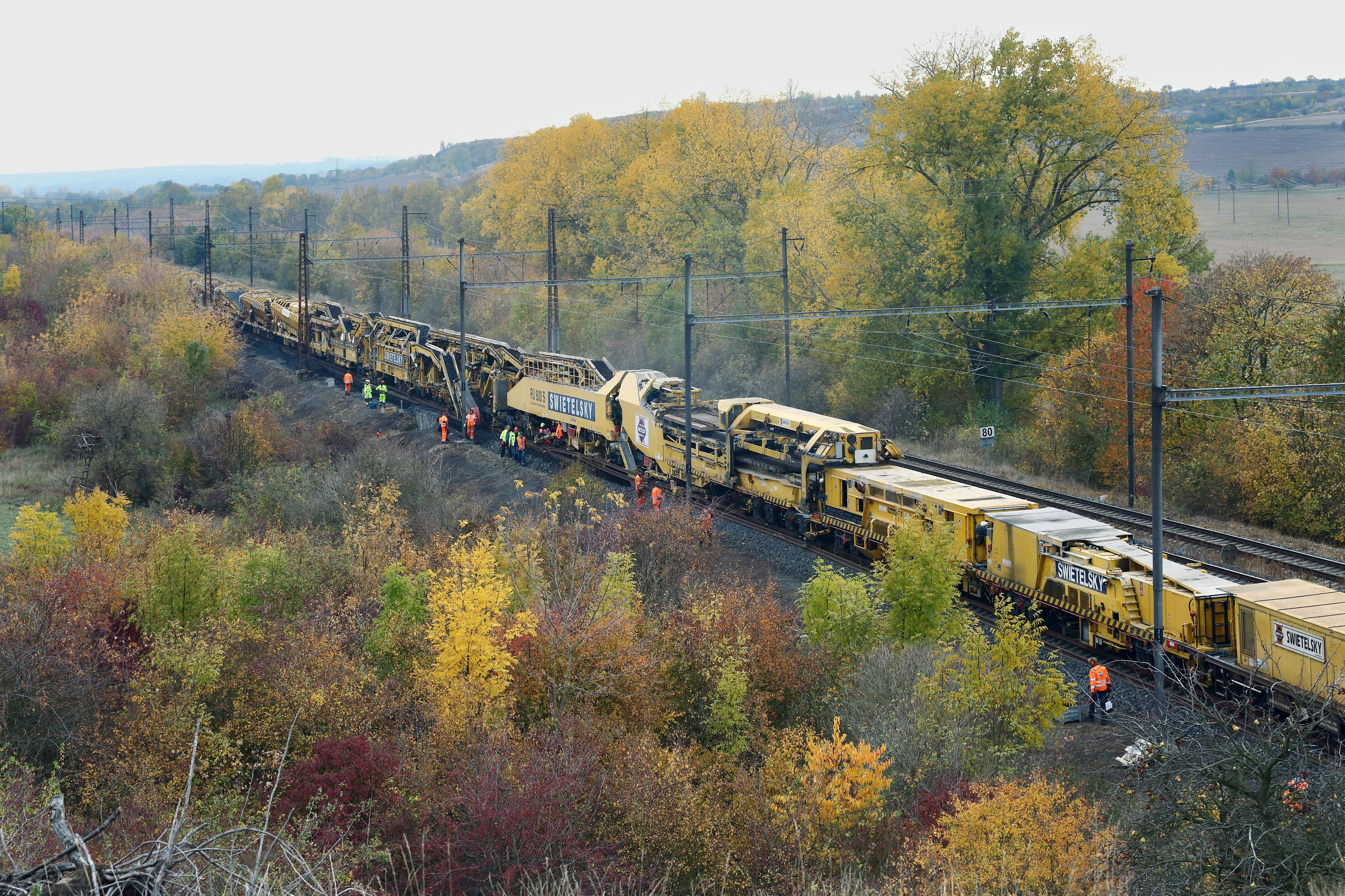 Stavební práce na železniční trati (RU 800S), Obrnice - Čížkovice - Budownictwo kolejowe