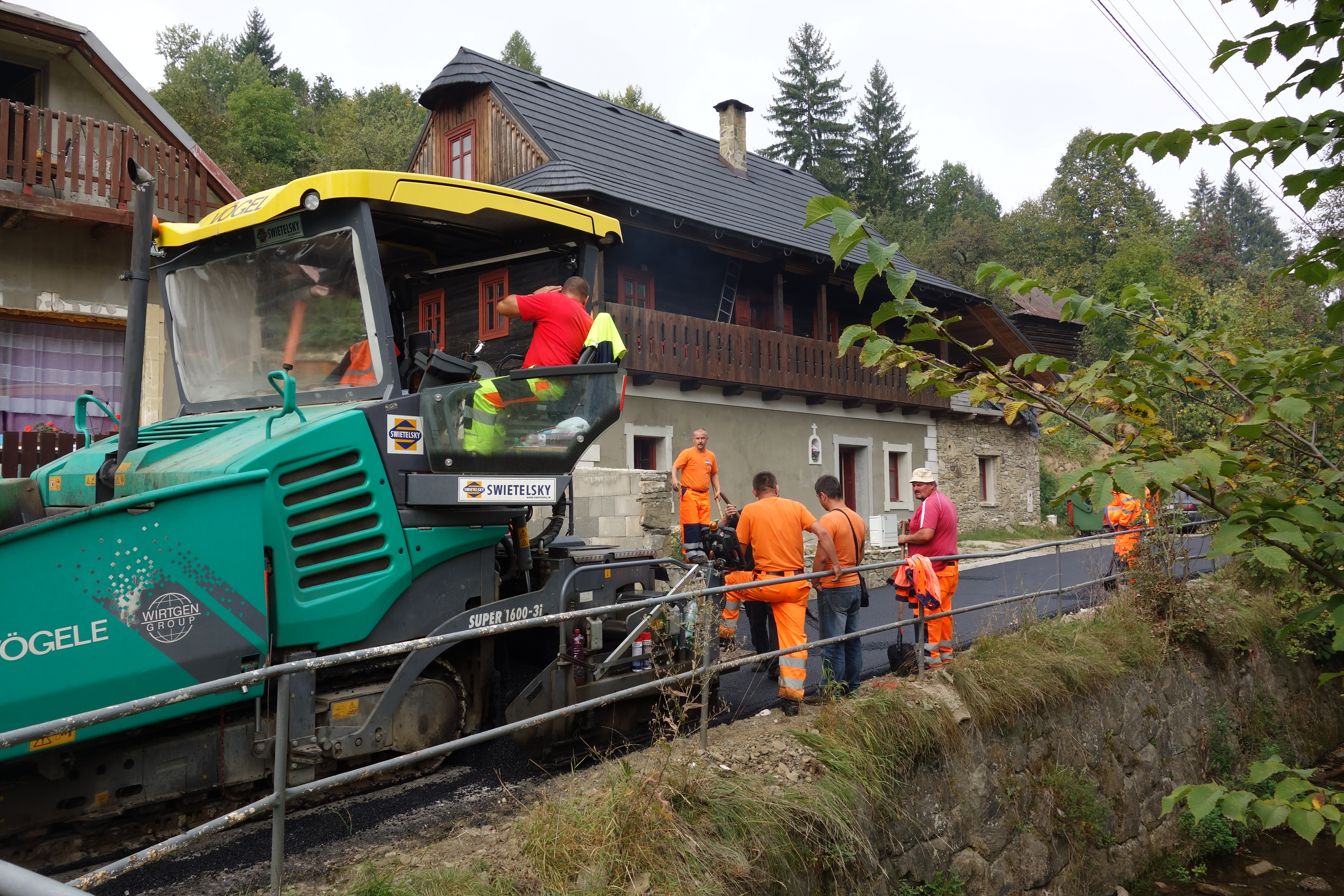 Rekonštrukcia miestny komunikácii v obci Kolárovice - Budowa dróg i mostów