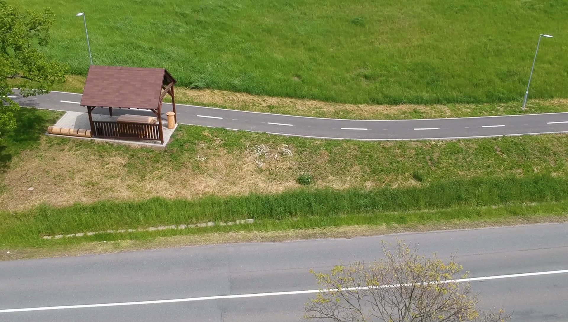  Stezka pro chodce a cyklisty v úseku Hřivínův Újezd – Kaňovice - Budowa dróg i mostów