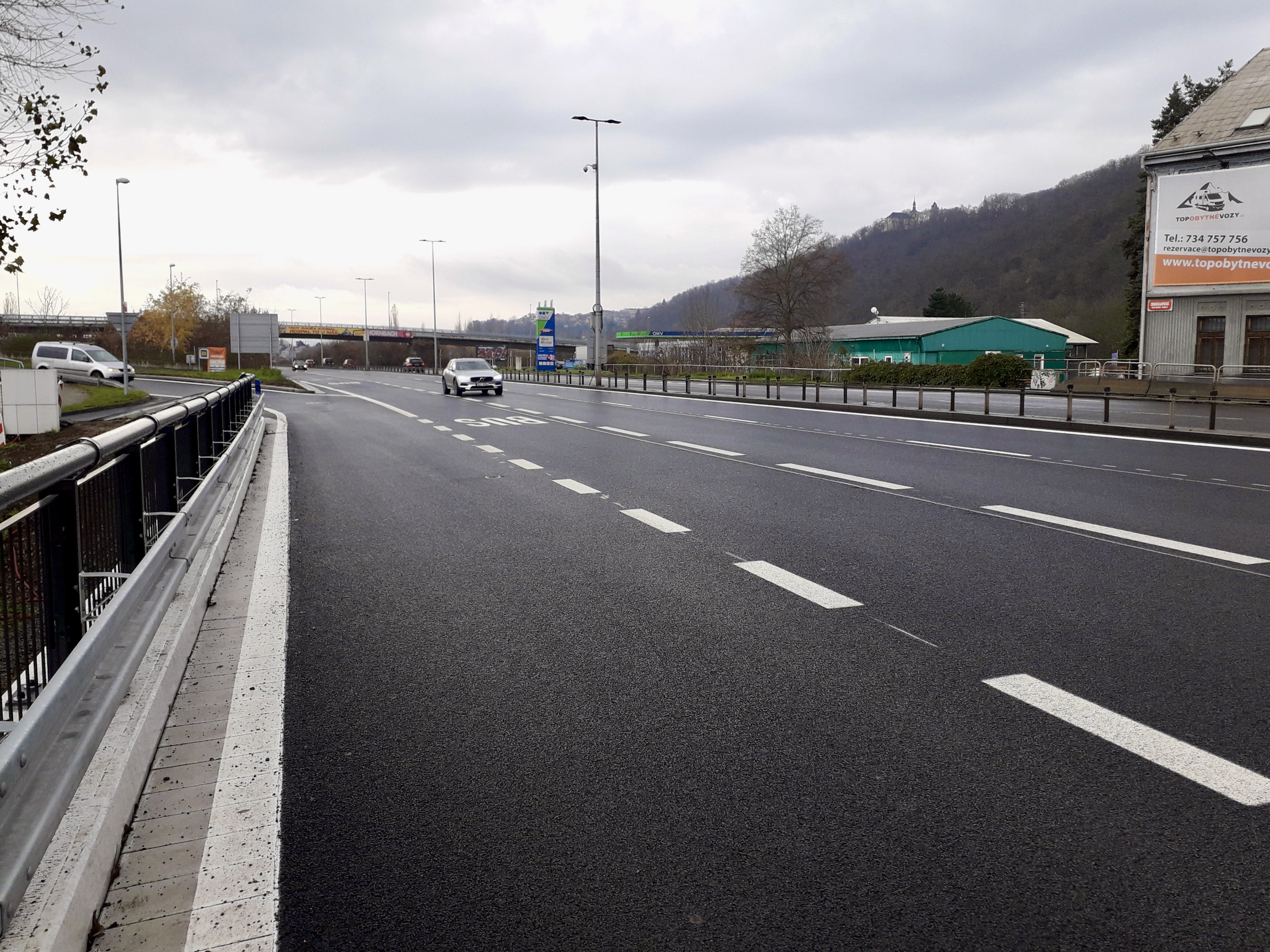 Praha 5 – rozšíření ul. Strakonická, výstavba vyhrazeného pruhu - Budowa dróg i mostów