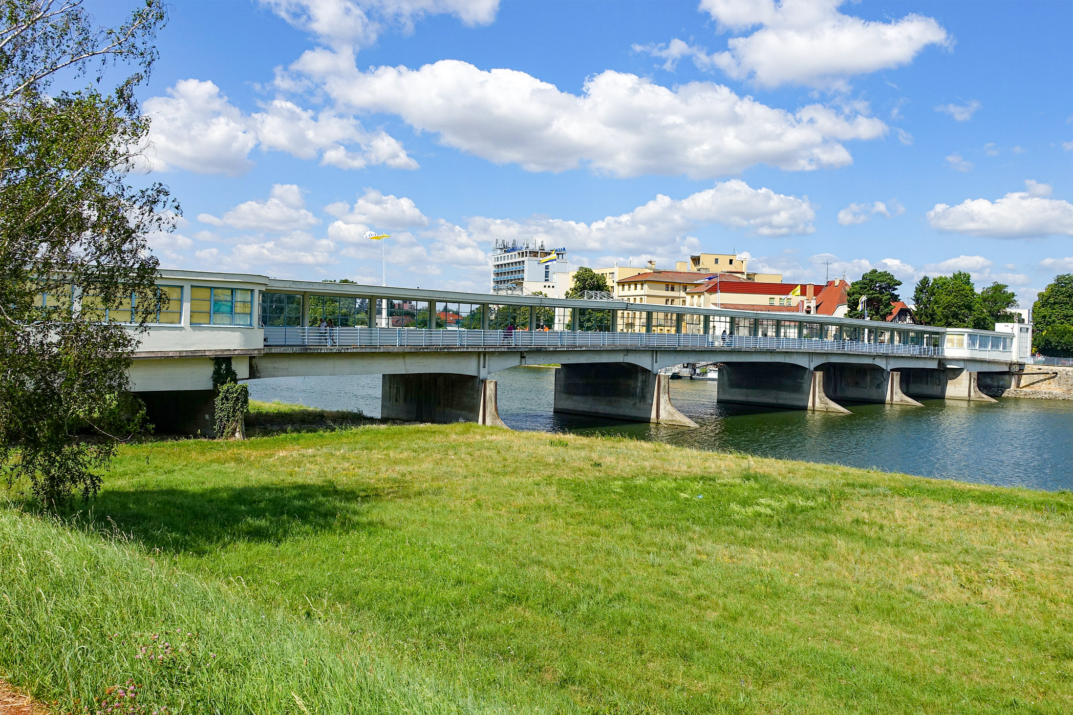 Výstavba mostov Kolonádový most, Piestany - Budowa dróg i mostów