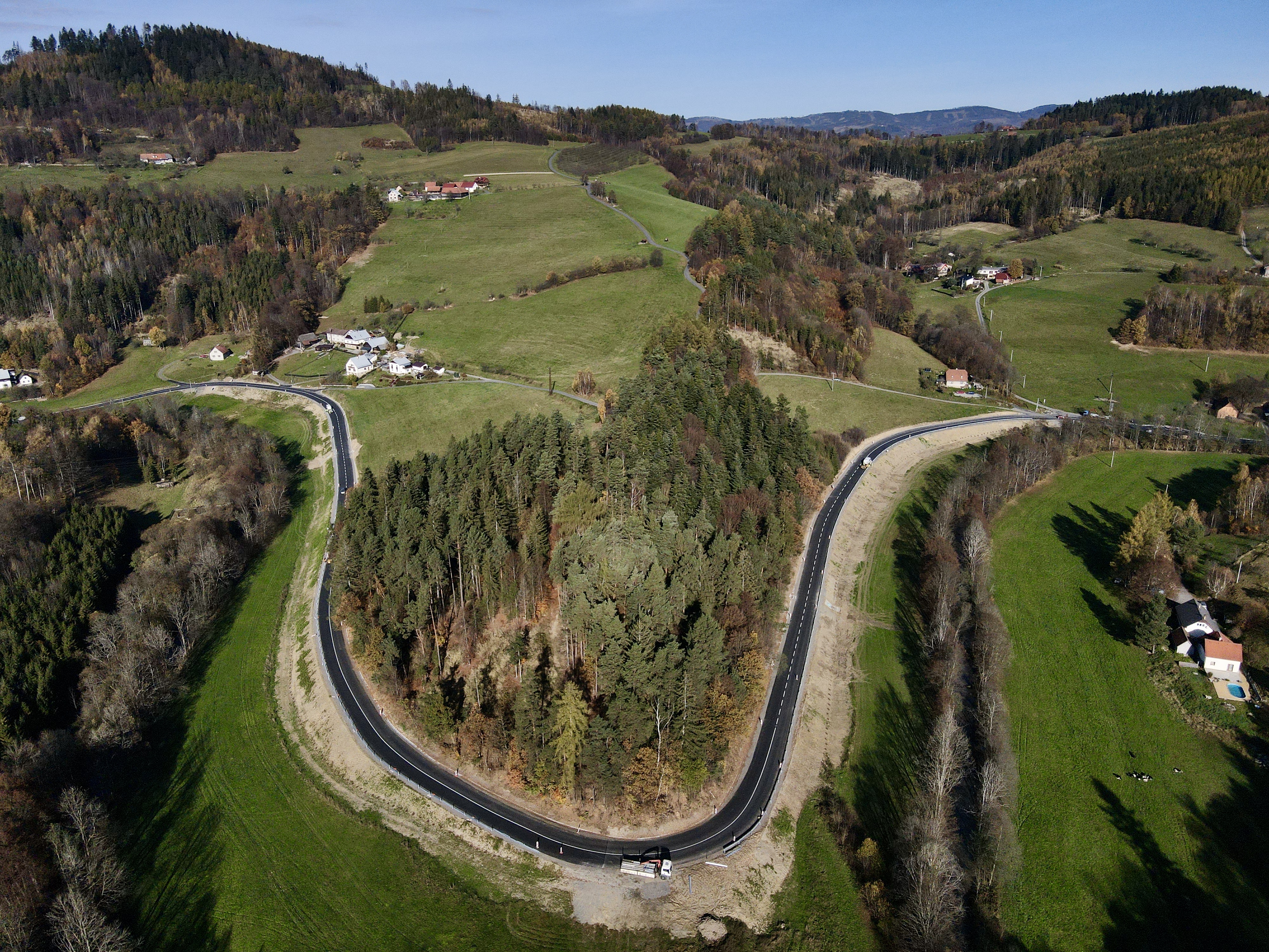 III/05726 – rekonstrukce úseku Velká Lhota – Valašská Bystřice - Budowa dróg i mostów