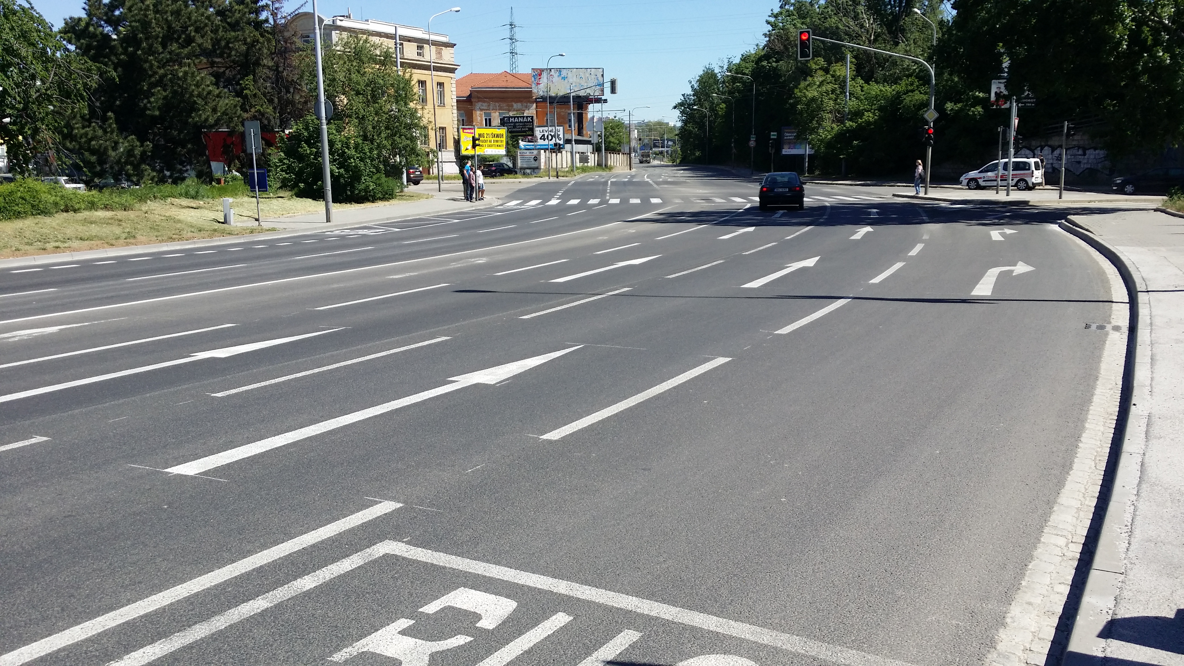 Brno – oprava krytu vozovky, ul. Hladíkova - Budowa dróg i mostów
