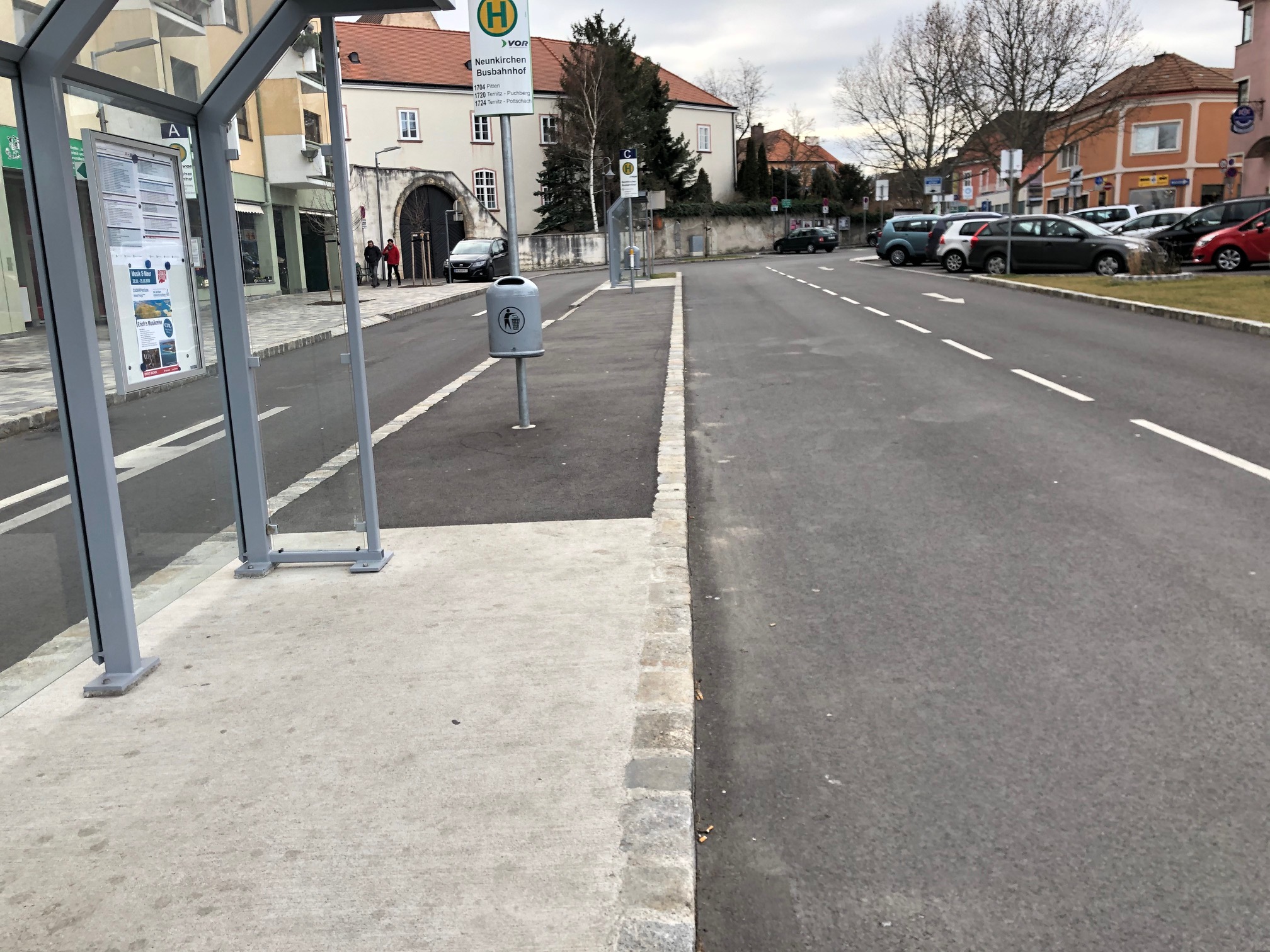 Minoritenplatz Neunkirchen, Außenanlage - Budownictwo lądowe podziemne