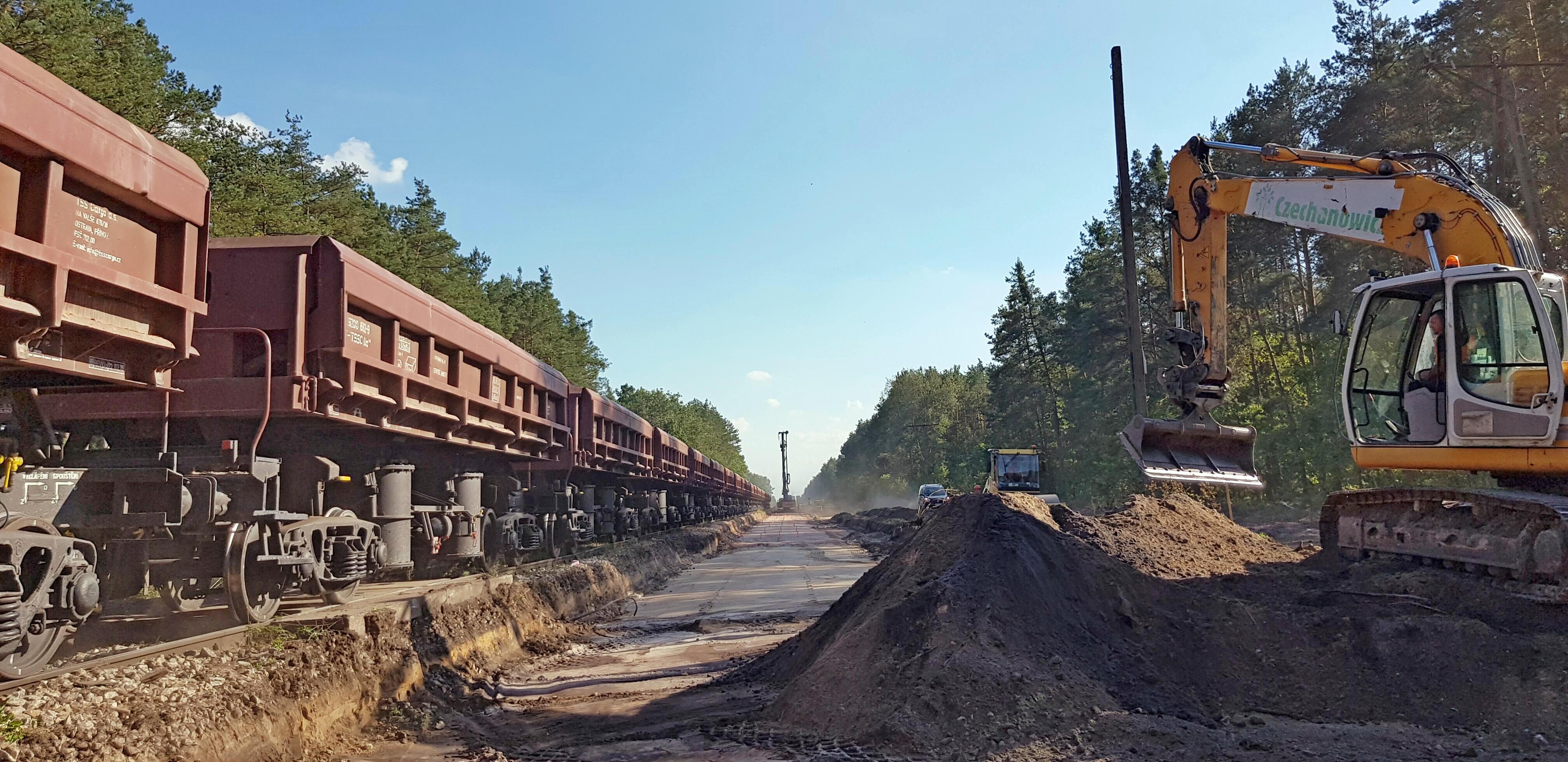 Linia 8 – odcinek Warka – Radom - Budownictwo kolejowe