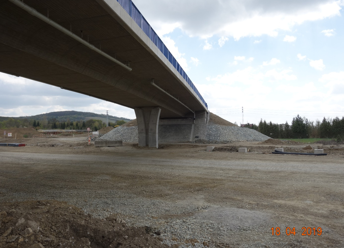 214-00 Most v km 7,240 na ceste III/050201 nad diaľnicou D1 Budimír - Bidovce (85,40 m) - Budowa dróg i mostów