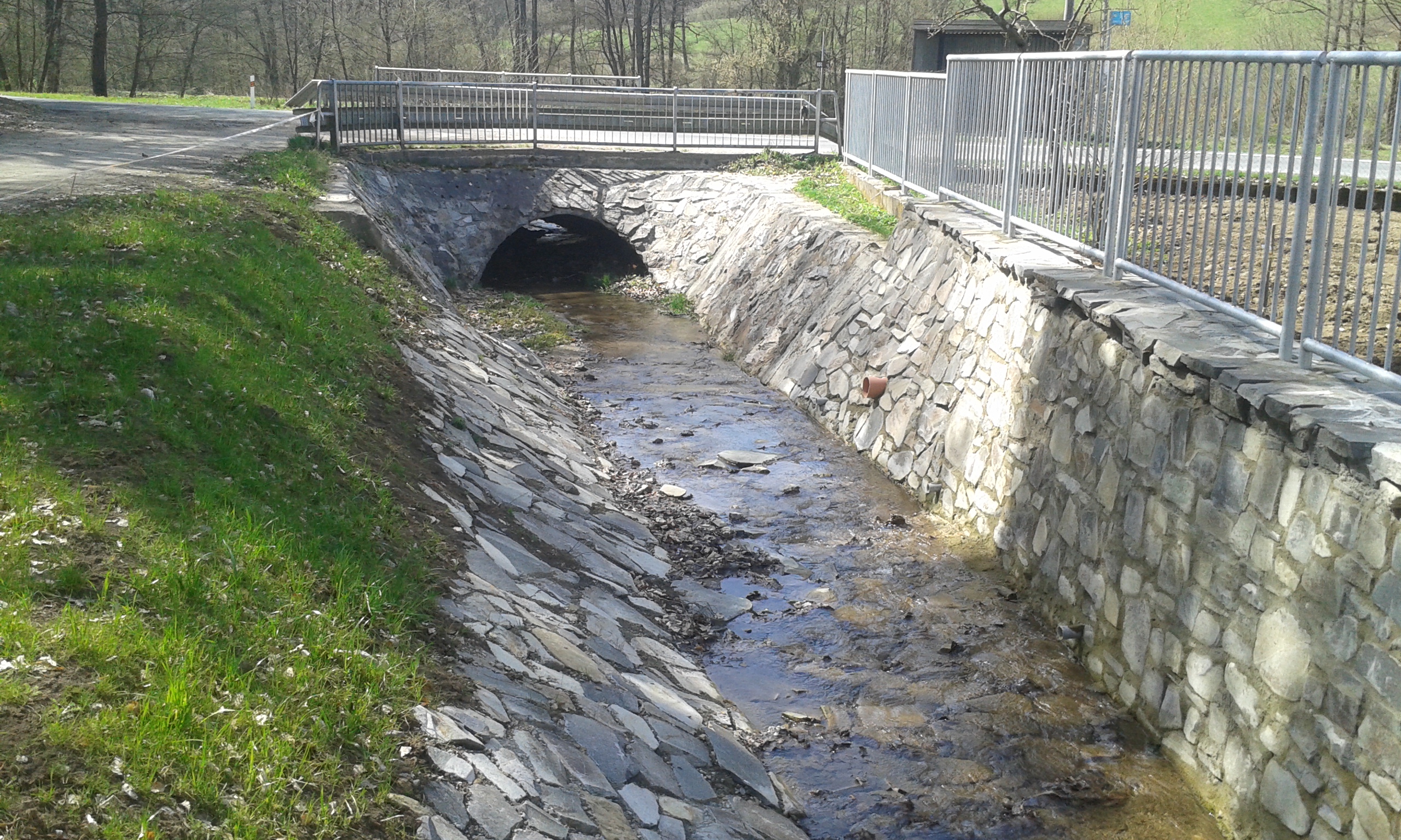 Žitná – Radiša, Rakovec, prehrádzka a stabilizácia koryta - Budownictwo lądowe podziemne