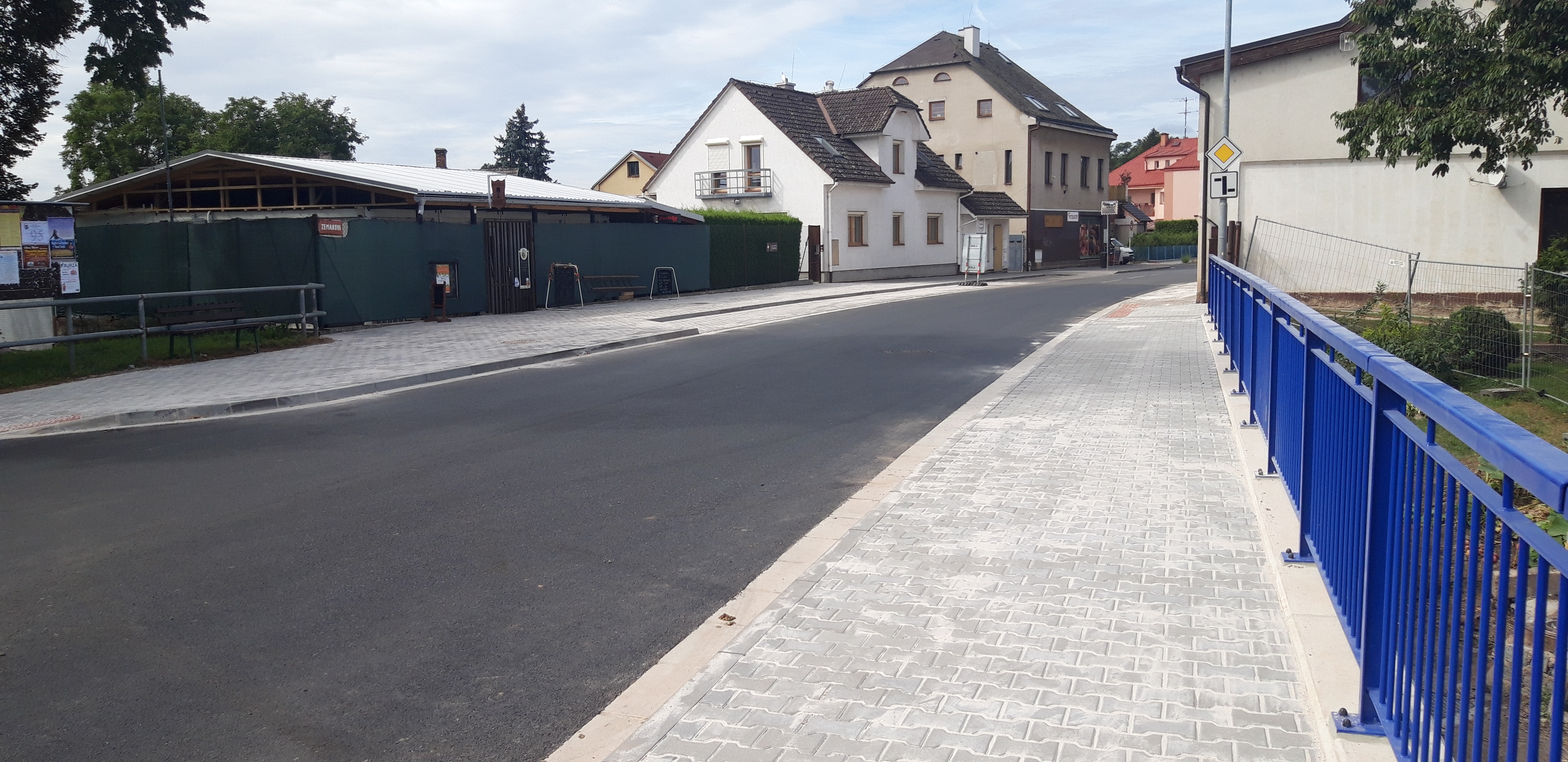 Silnice III/3089 – rekonstrukce průtahu obcí Smiřice - Budowa dróg i mostów